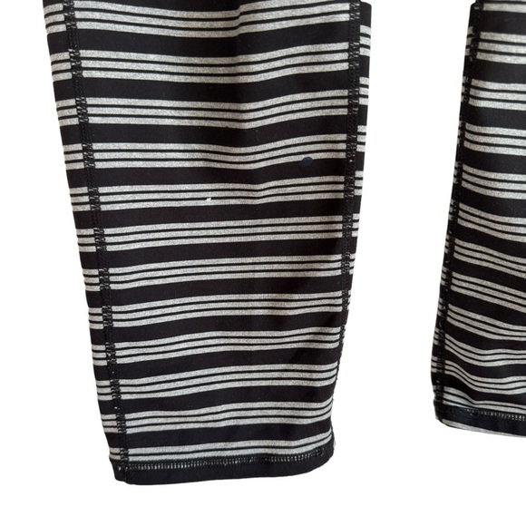 Athleta Striped Chaturanga Capri Leggings, Heather Gray & Black, Size MP - Picture 11 of 13